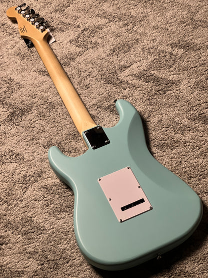 Squier Debut Series Stratocaster HSS with Laurel FB in Daphne Blue