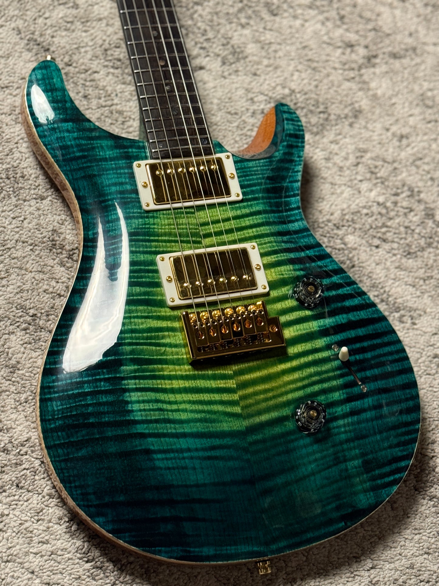 SLX Imperial 24 HH with 5A Solid Flame Top in Laguna Glow with Gold Hardware