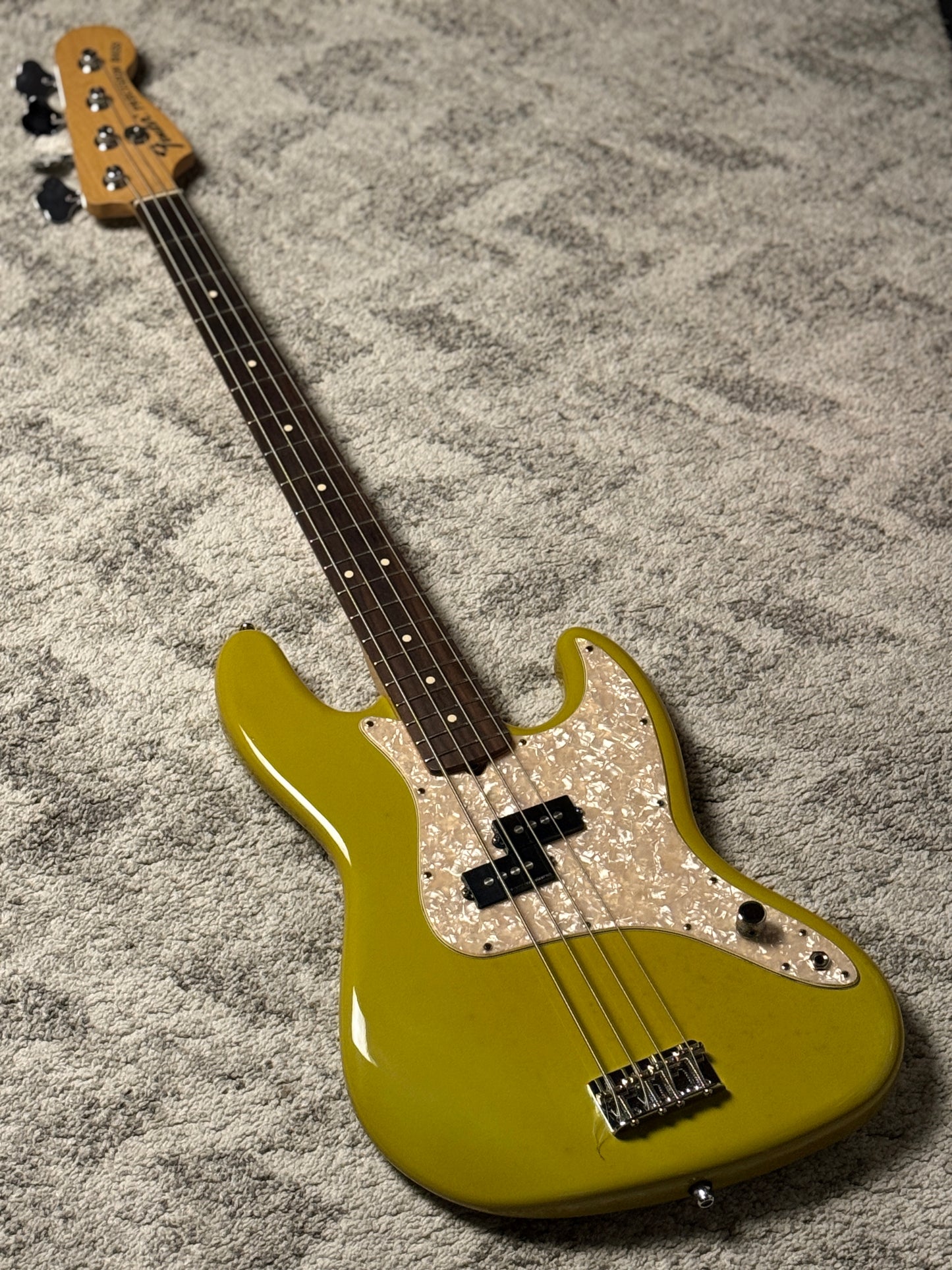 Fender Mark Hoppus Signature Bass in Surf Green MX11090429 (USED)