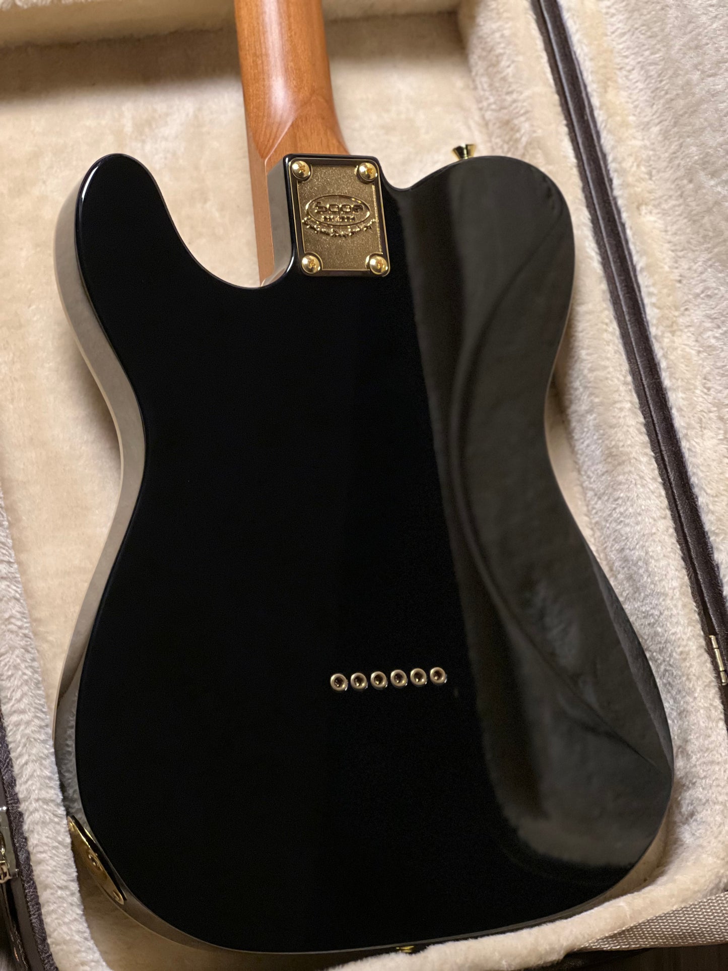 SQOE SETL1009 BK in Black with Hardshell Case