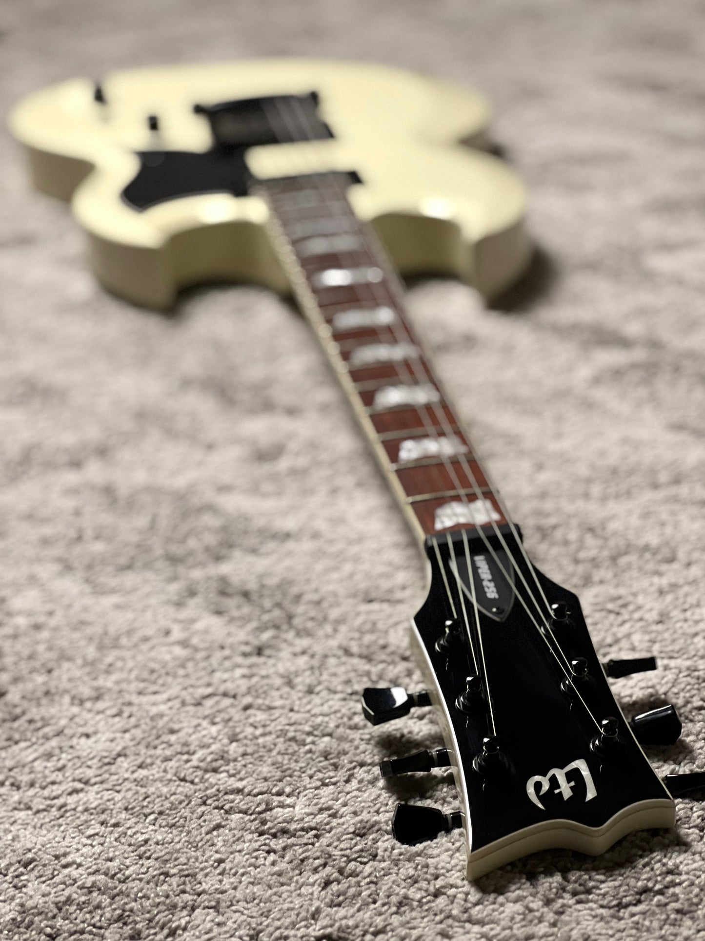 ESP LTD Viper 256 in Olympic White