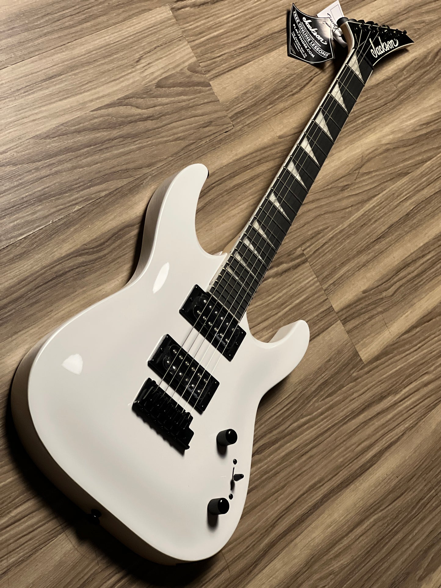 Jackson JS Series Dinky Arch Top JS22 DKA with Amaranth FB in Snow White