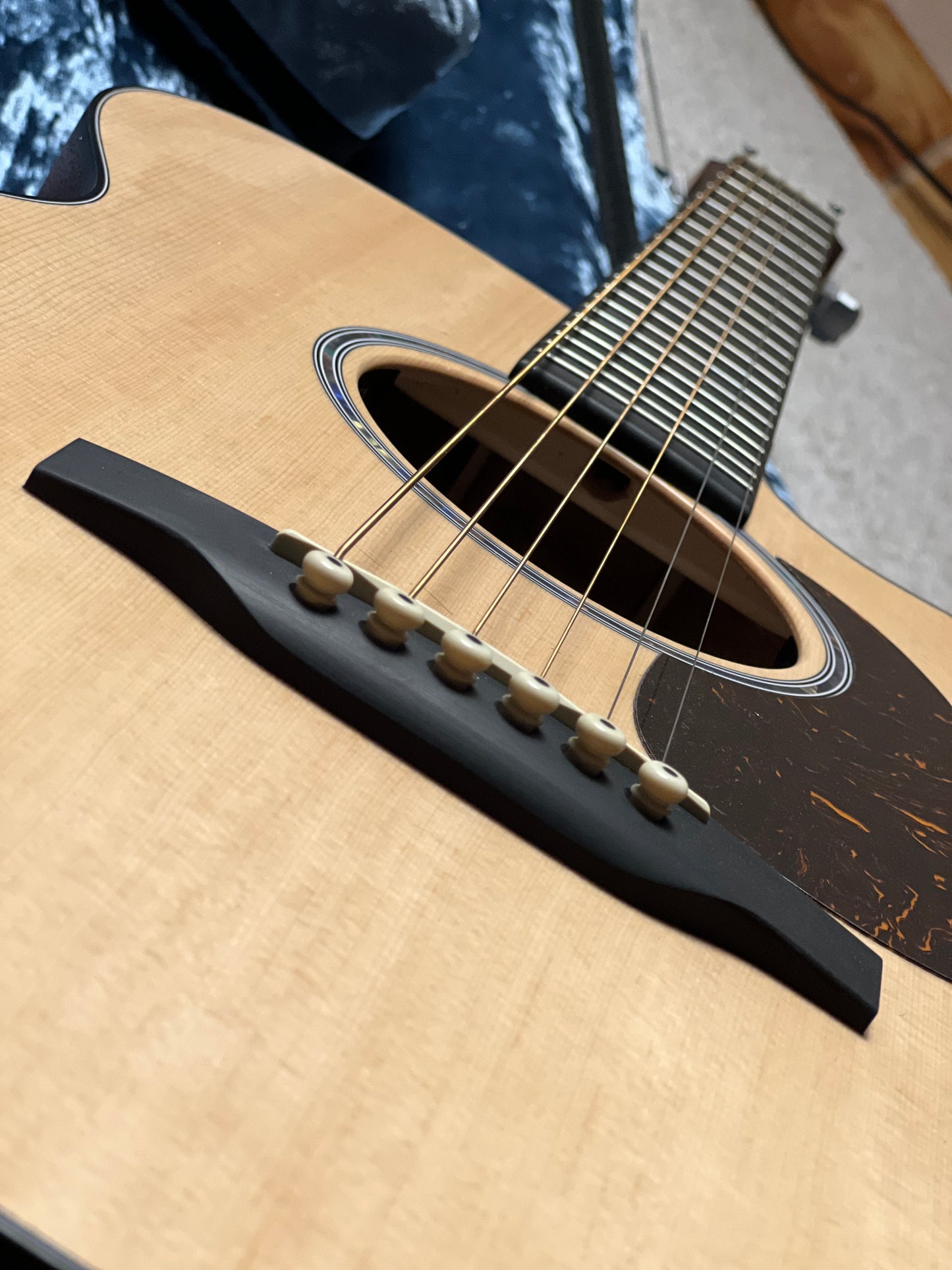 Martin 000CJR-E Acoustic-electric Guitar in Natural