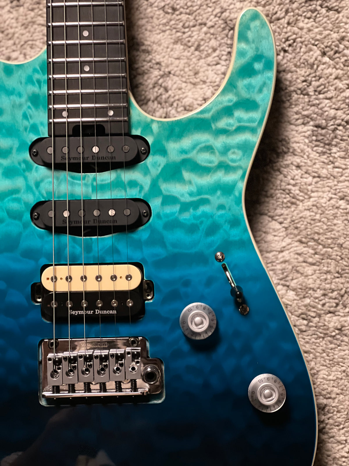 Charvel Pro-Mod Plus Dinky DK24 HSS QM in Blue Curaçao ICC2602200 (USED)