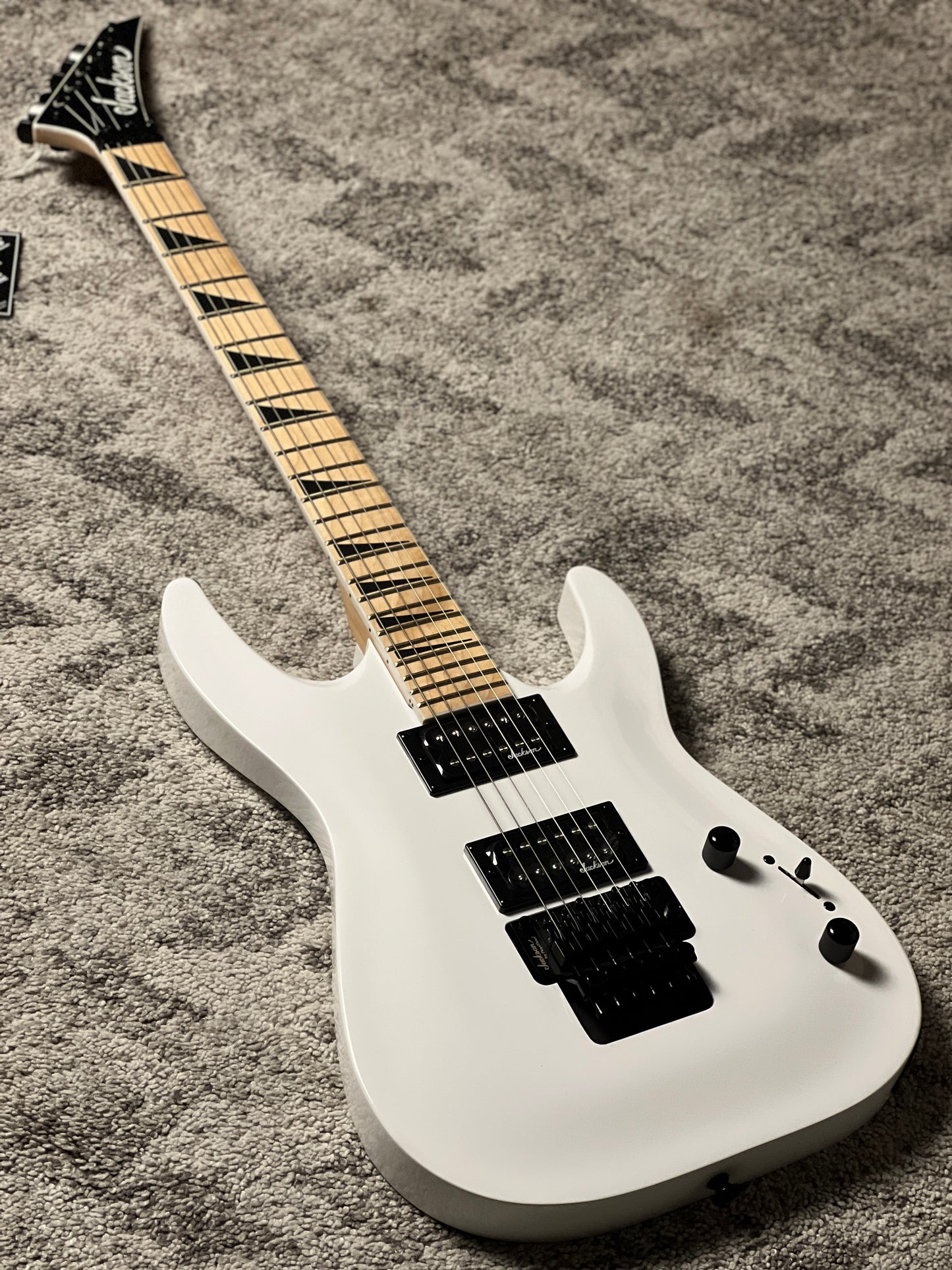 Jackson JS Series Dinky DKA-M JS32 in Snow White