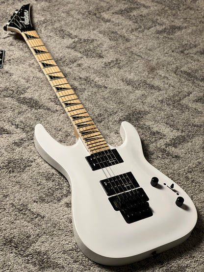 Jackson JS Series Dinky DKA-M JS32 in Snow White