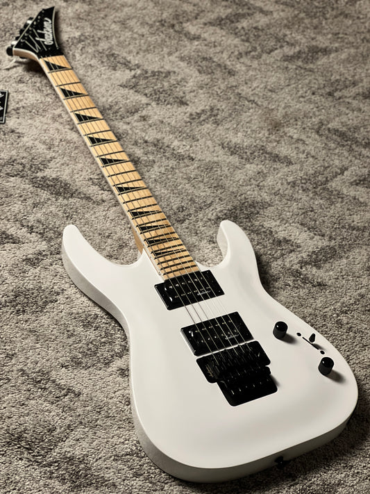 Jackson JS Series Dinky DKA-M JS32 in Snow White