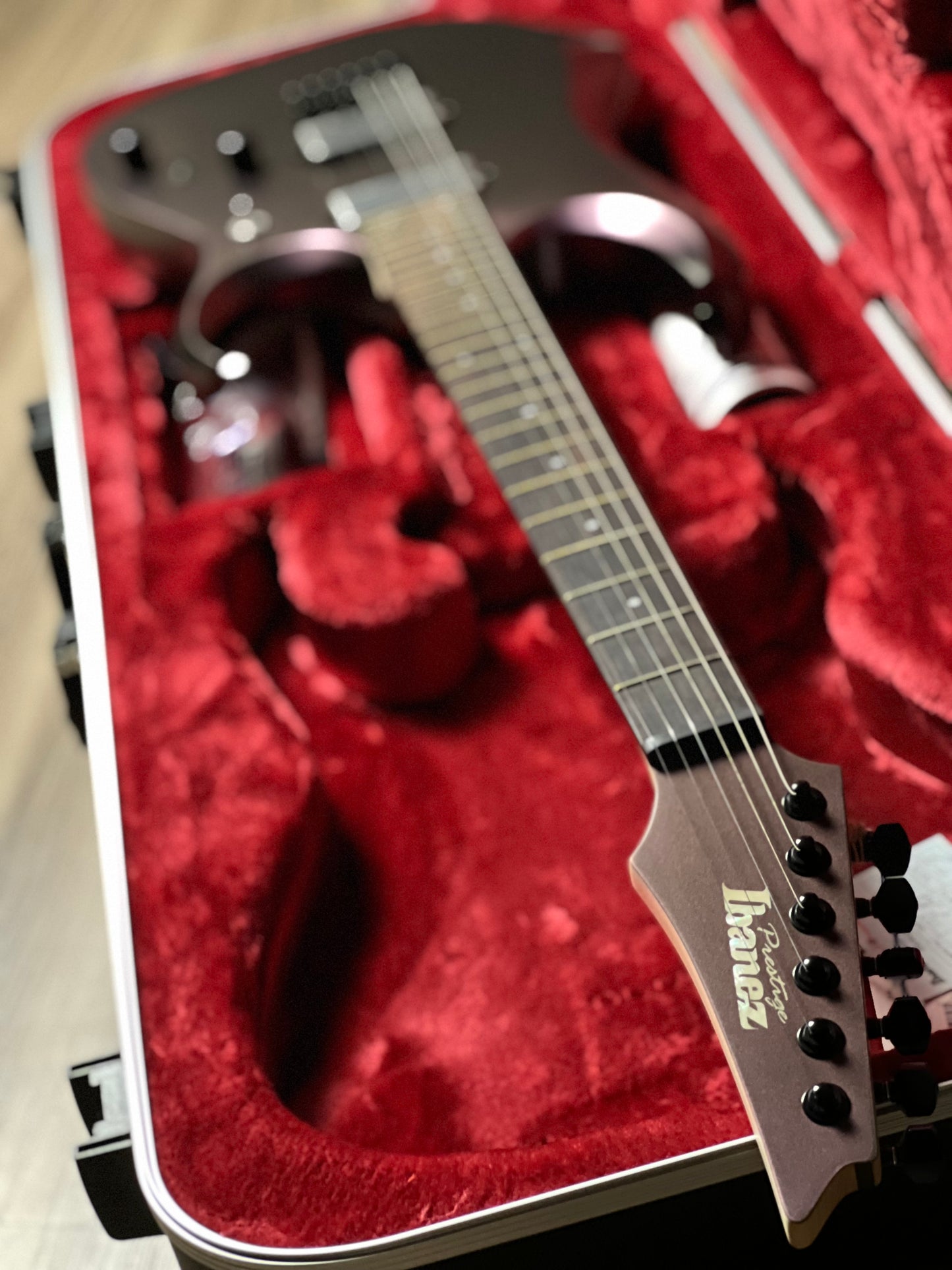 Ibanez RGD3121 w/Case in Polar Lights Flat F2401407