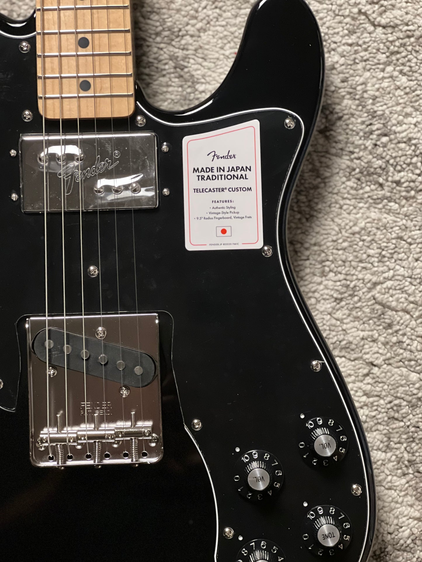 Fender Japan Traditional II 70s Telecaster Custom with Maple FB in Black JD26002622
