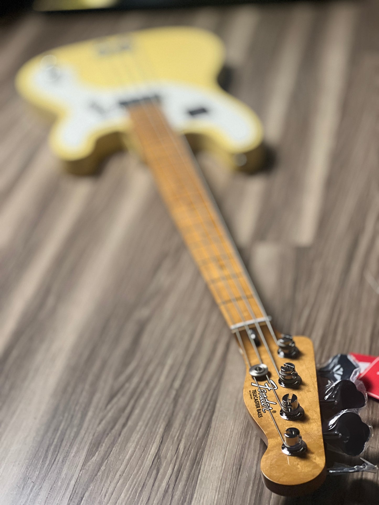 Fender American Vintera II 70s Telecaster Bass with Maple FB in Vintera White
