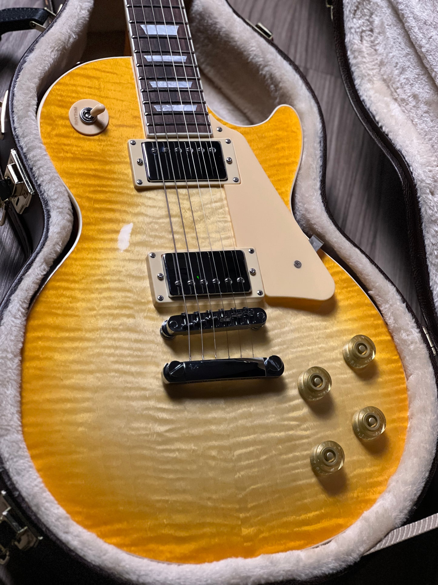 SQOE SELP900 in Lemon Burst with Hardshell Case