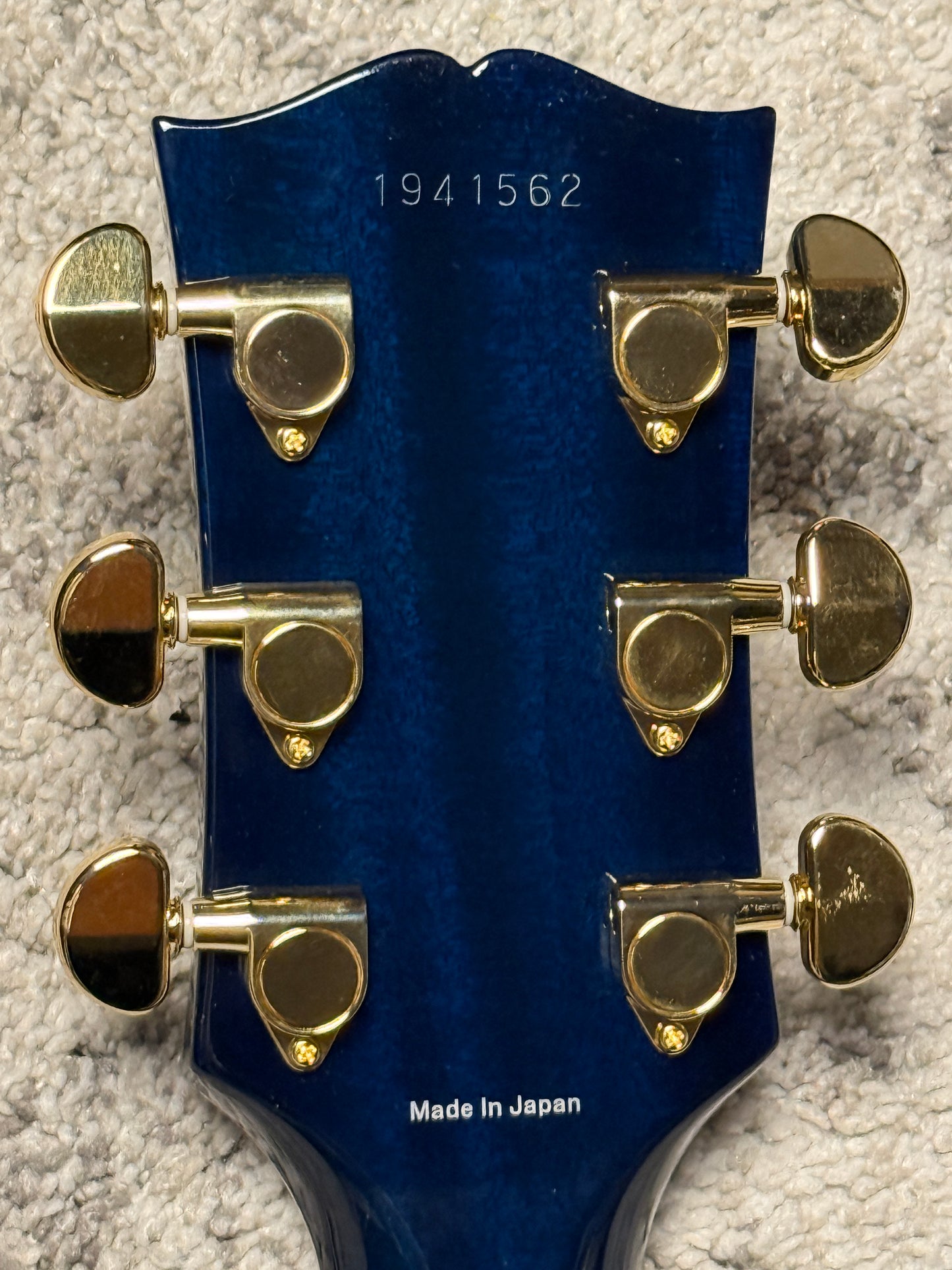 Tokai Love Rock Custom Shop LC-136S F สี Cobalt Fade