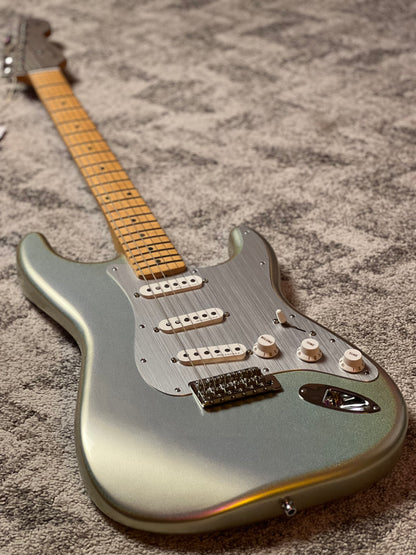 Fender H.E.R. Stratocaster with Maple FB in Chrome Glow MX21538693