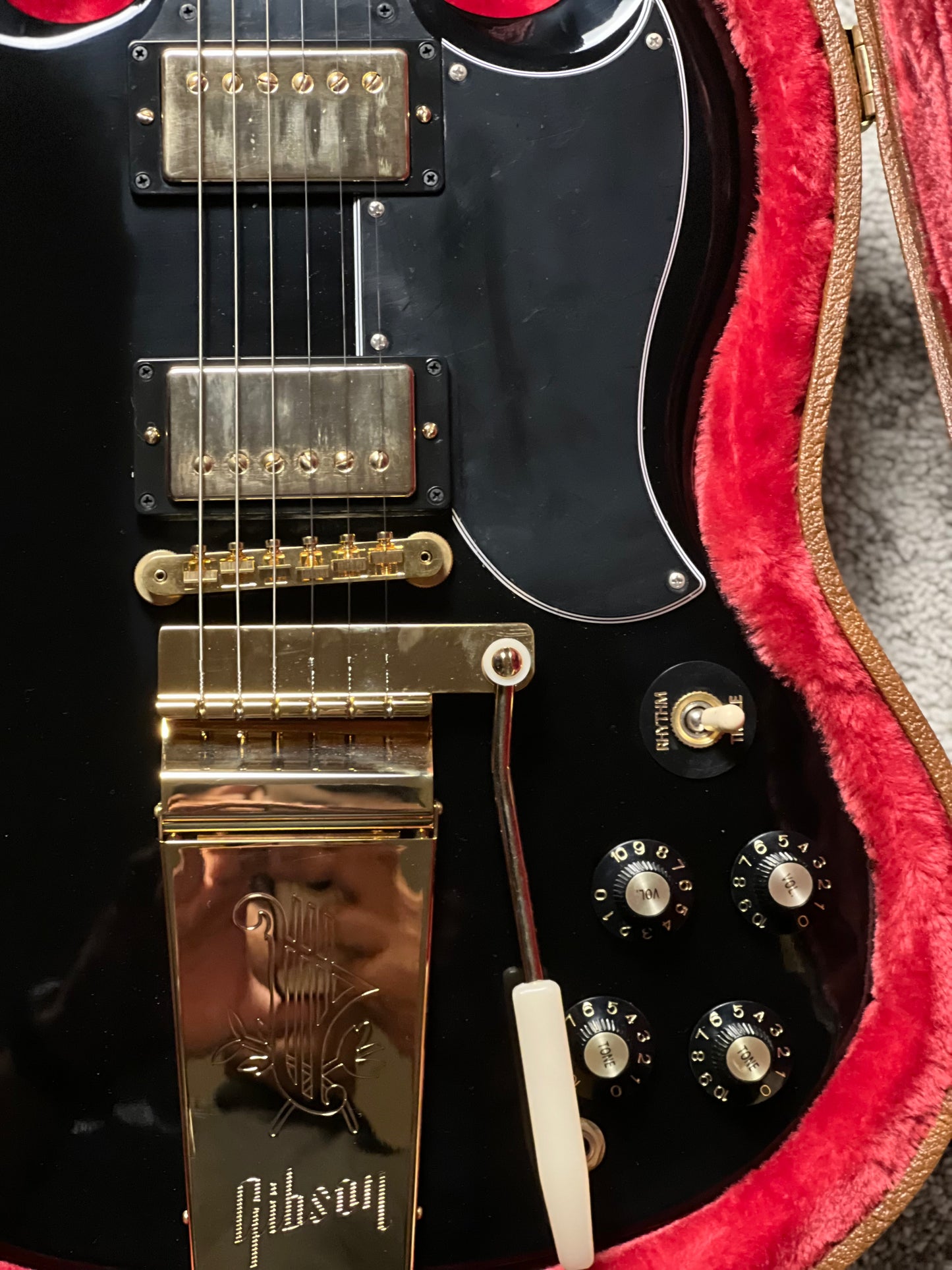 Gibson SG Standard '61 Maestro Vibrola T-Type in Ebony w/Case 232550250