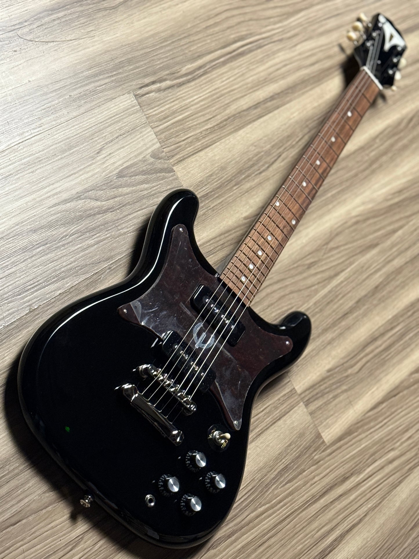 Epiphone Wilshire P-90s in Ebony