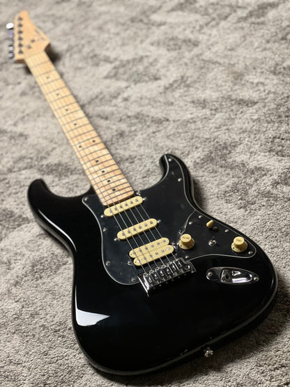 SLX Hawk Classic Essentials 22 HSS with Maple FB in Black