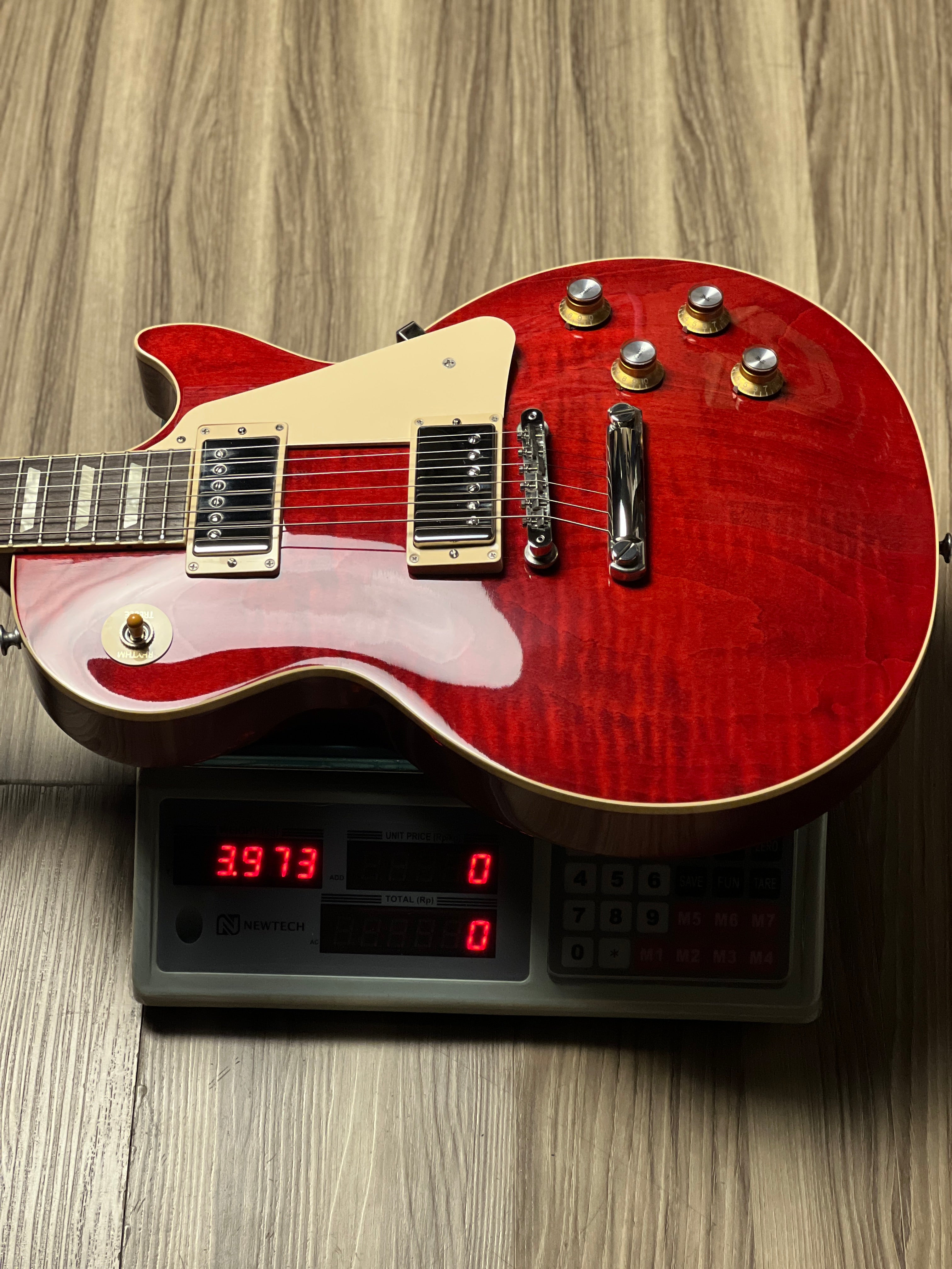 Gibson Les Paul Standard 60s Figured Top in 60s Cherry with Case