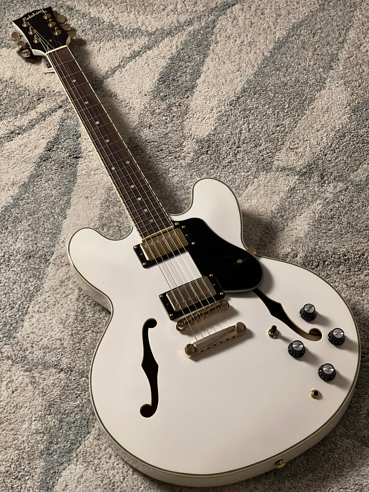Soloking SH-335 Heritage in Alpine White with Gold Hardware