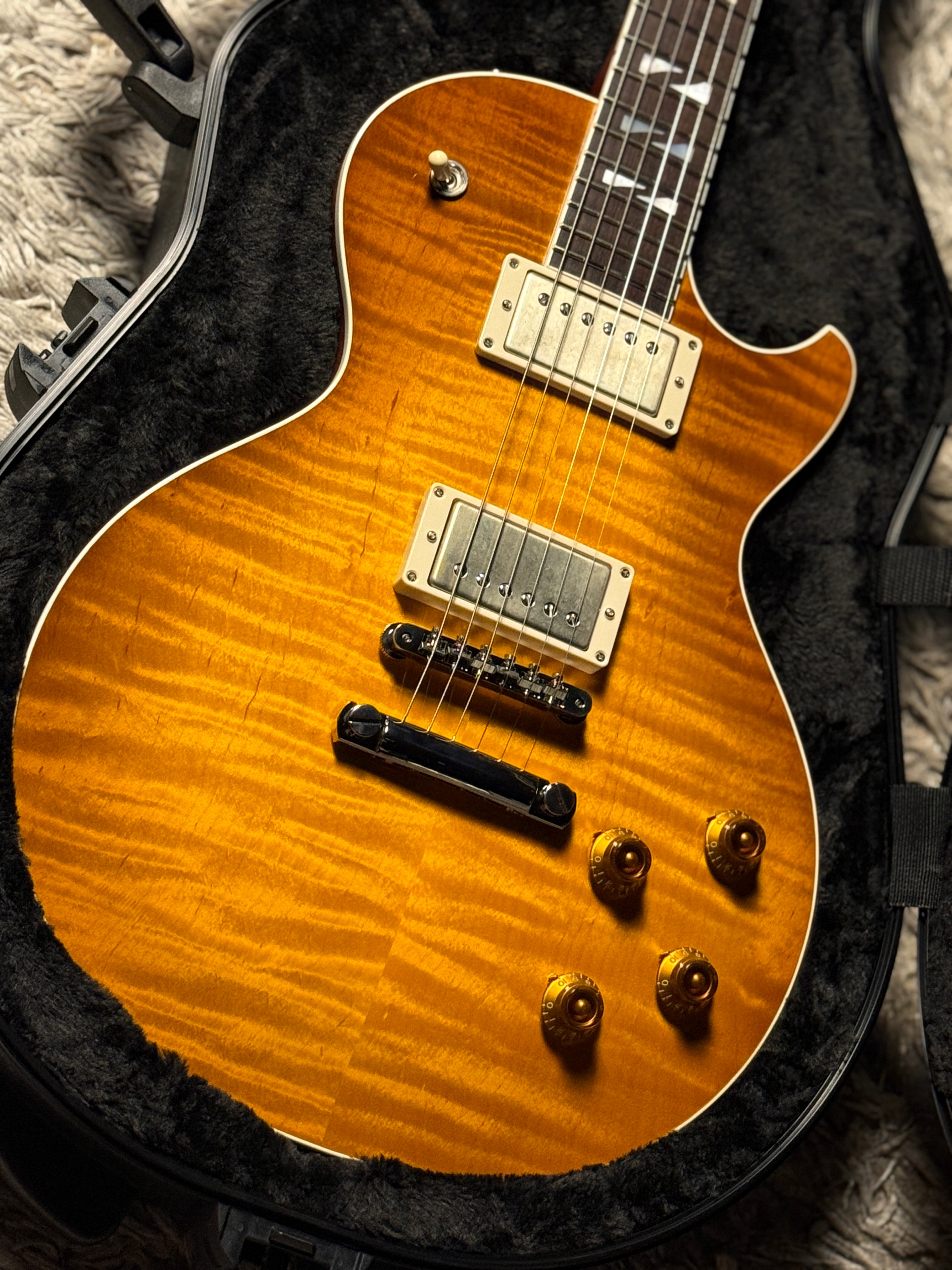 Saito 33BEYOND in Green Burst 25008 – nafiriguitar.com