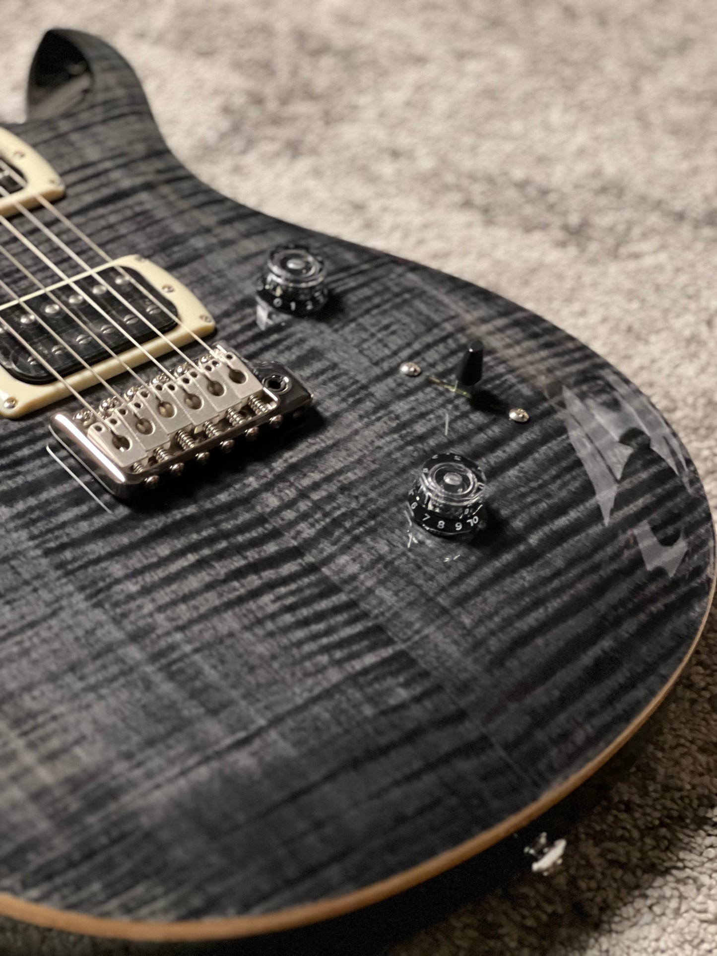 PRS SE Custom 24 Flame in Gray Black