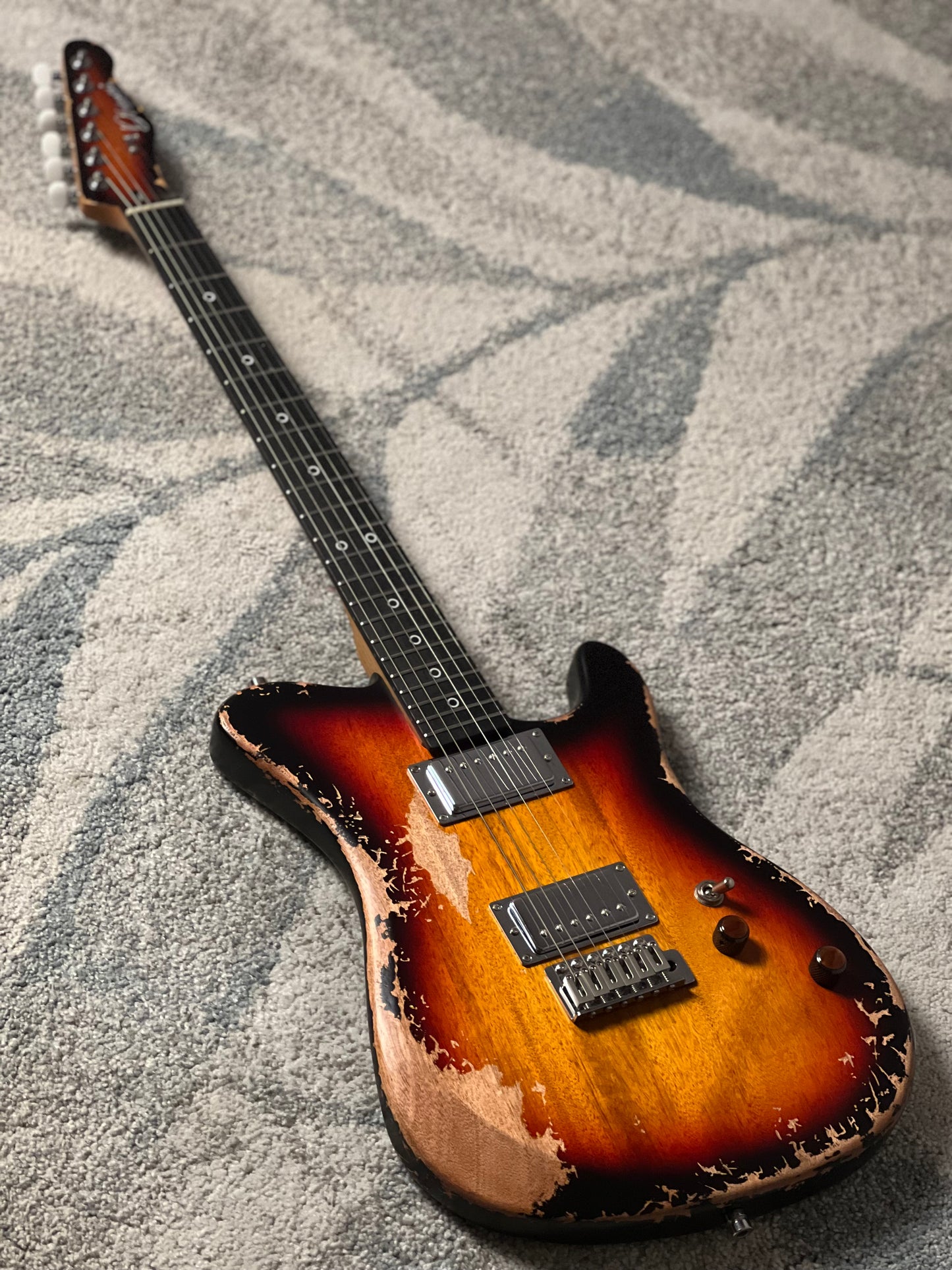Dhatarattha Performance DTL HH in 3-Tone Sunburst Relic with RW FB