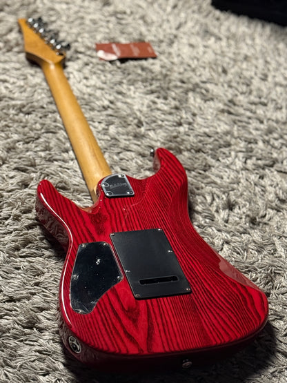 Soloking MS-1 Custom ในสีม่วงแดงใสพร้อมคอไม้เมเปิ้ลย่างและตัวไม้แอช 