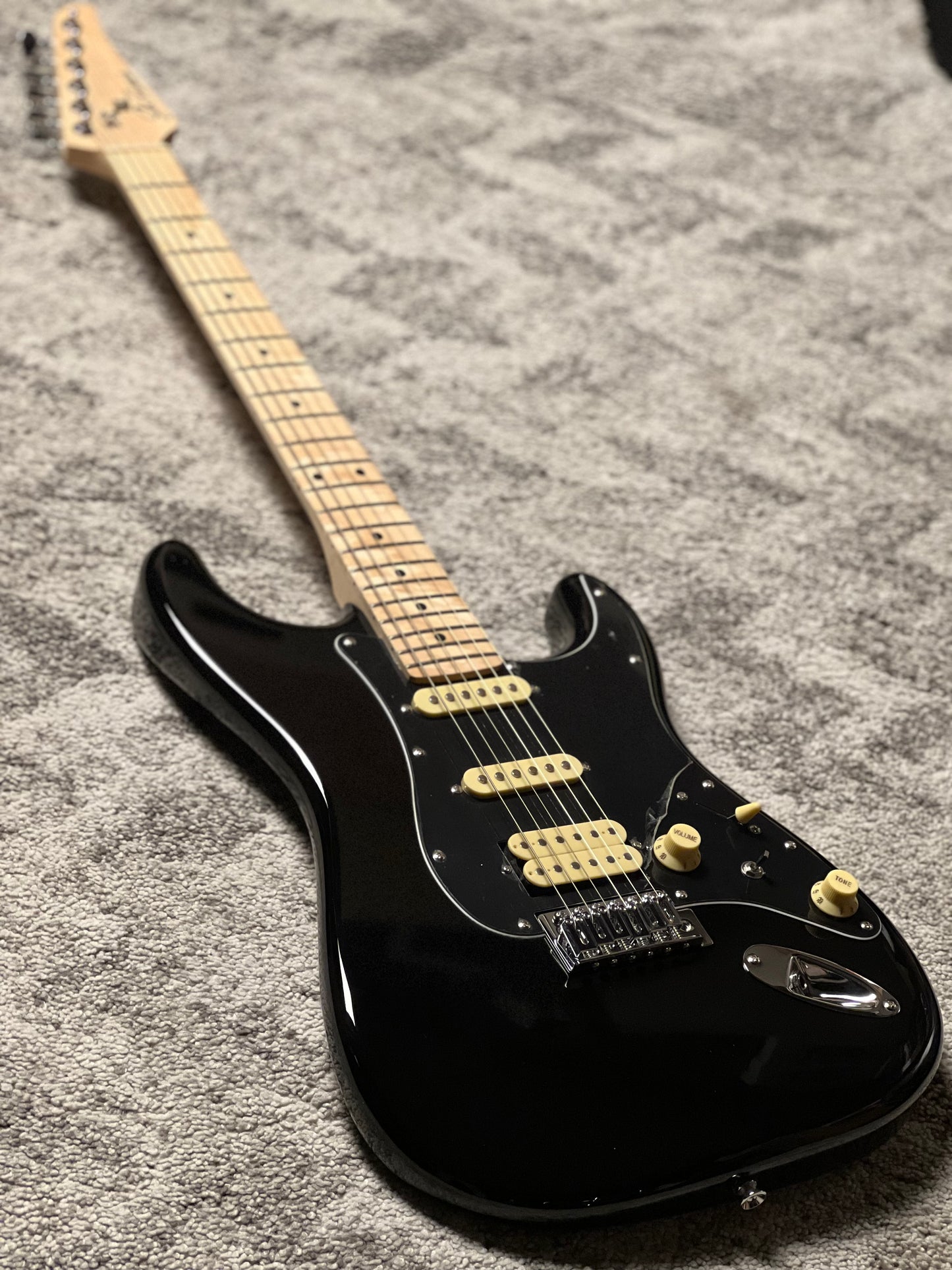 SLX Hawk Classic Essentials 22 HSS with Maple FB in Black