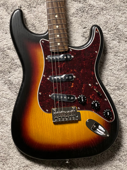 Fender MIJ Limited Stratocaster with RW FB in Raw Ash 3-Color Sunburst JD25011586