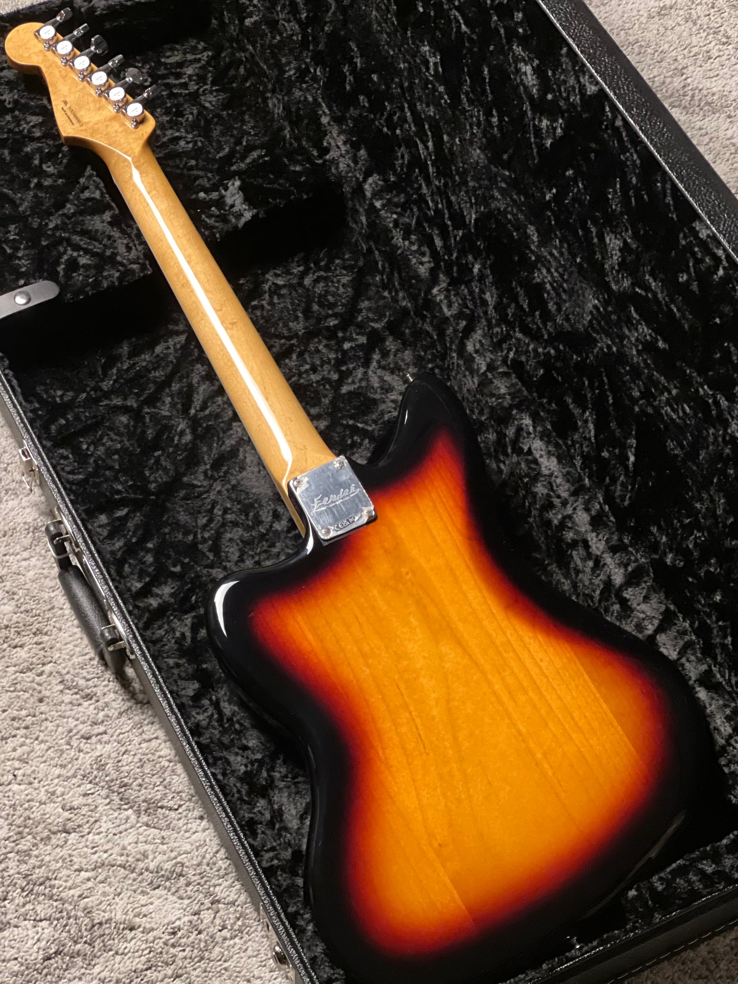 Fender Kurt Cobain Signature Jaguar 3-Color Sunburst MX24080012