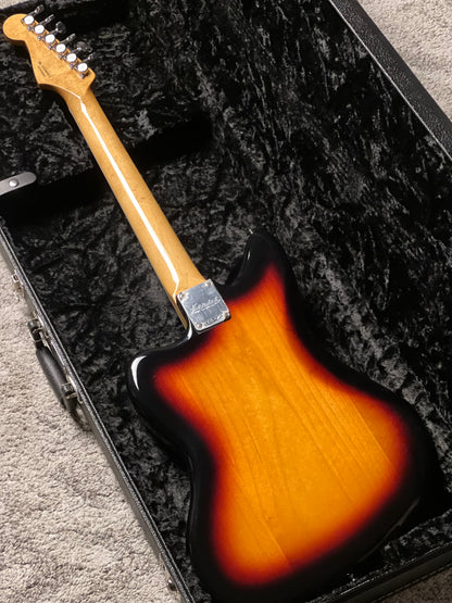 Fender Kurt Cobain Signature Jaguar 3-Color Sunburst MX24080012