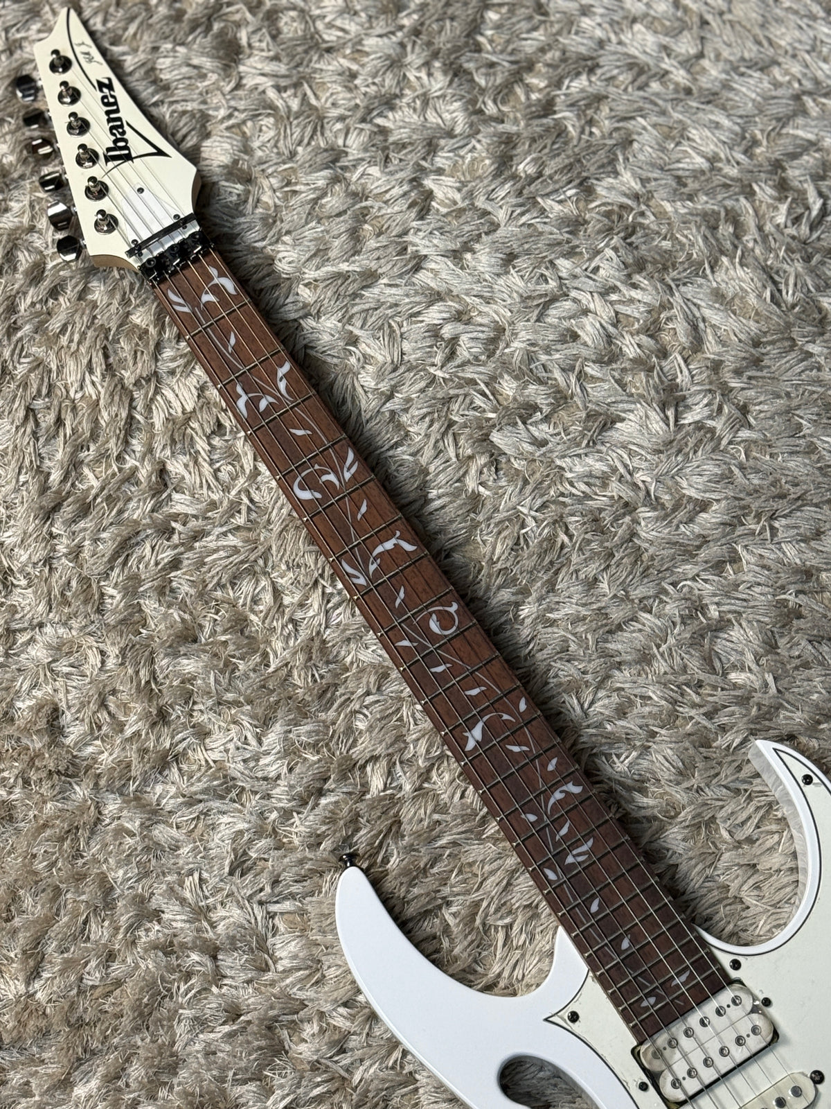 Ibanez Steve Vai JEM-JR in White I260607598 (USED)