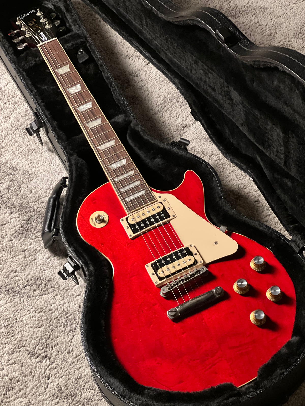 Gibson Les paul Classic in Translucent Cherry w/Case 216430070