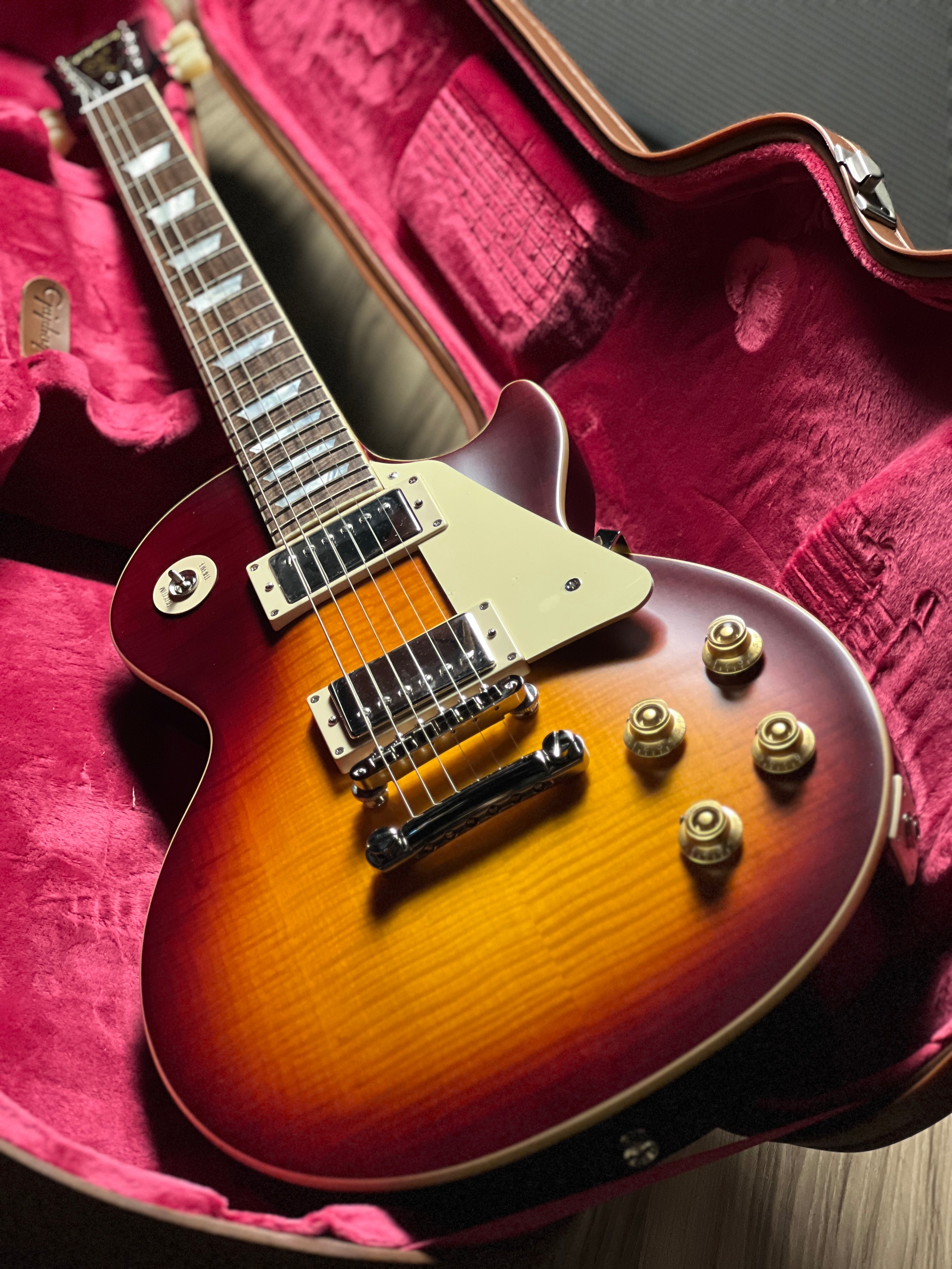 Epiphone 1959 Les Paul Standard in Factory Burst VOS