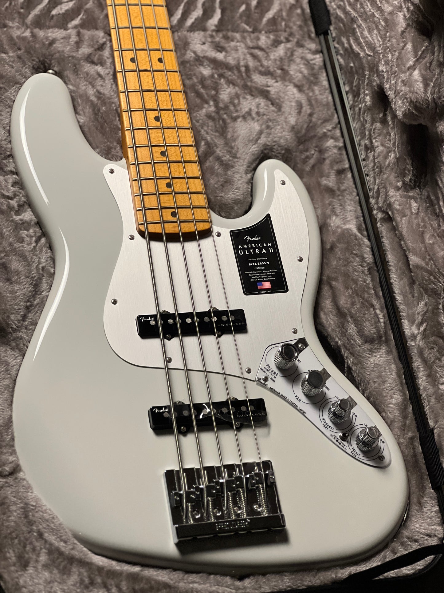 Fender American Ultra II Jazz Bass V with Maple FB in Avalanche US24065920