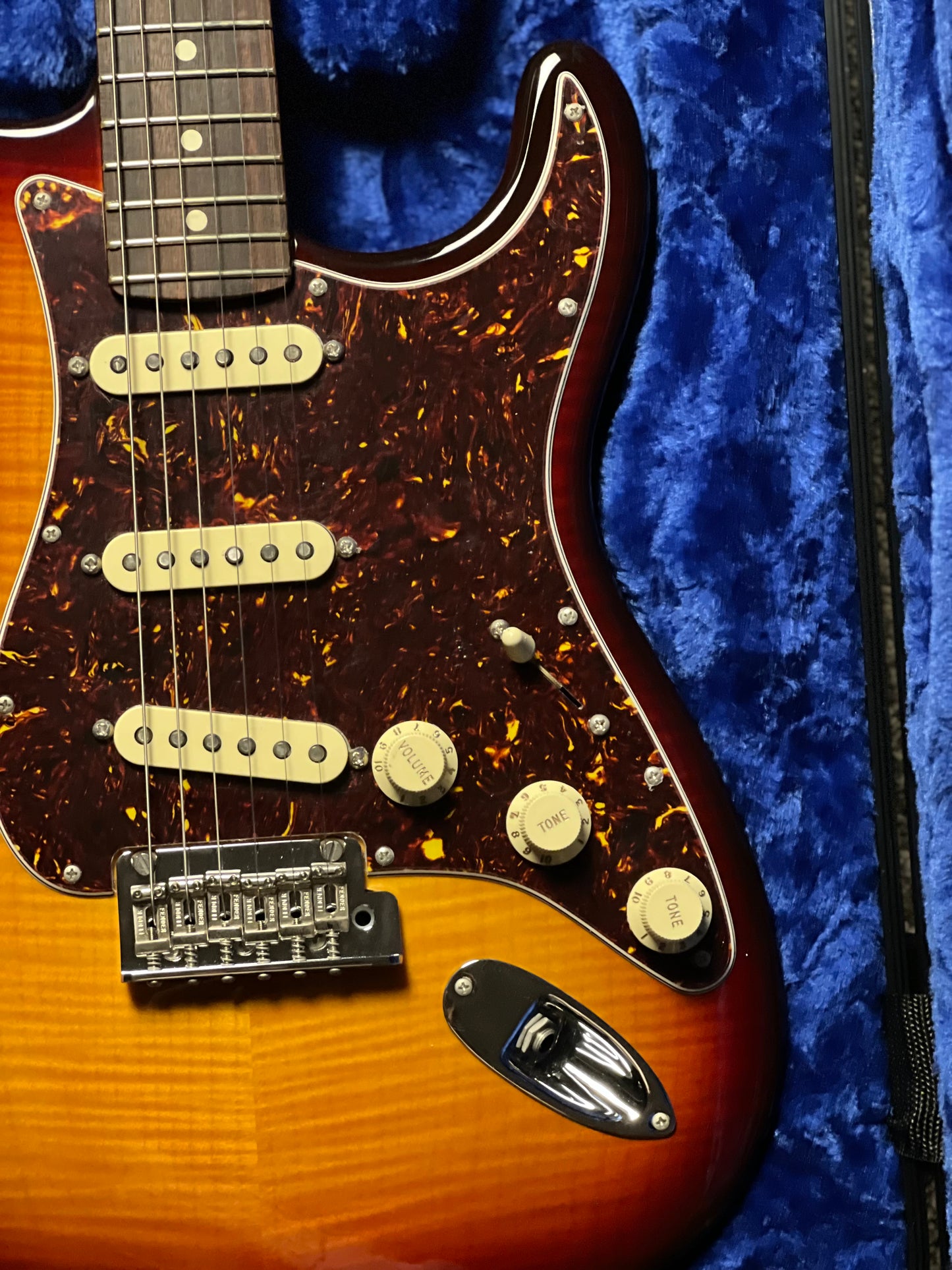 Fender 70th Anniversary American Professional II Stratocaster with RW FB in Comet Burst US24026056