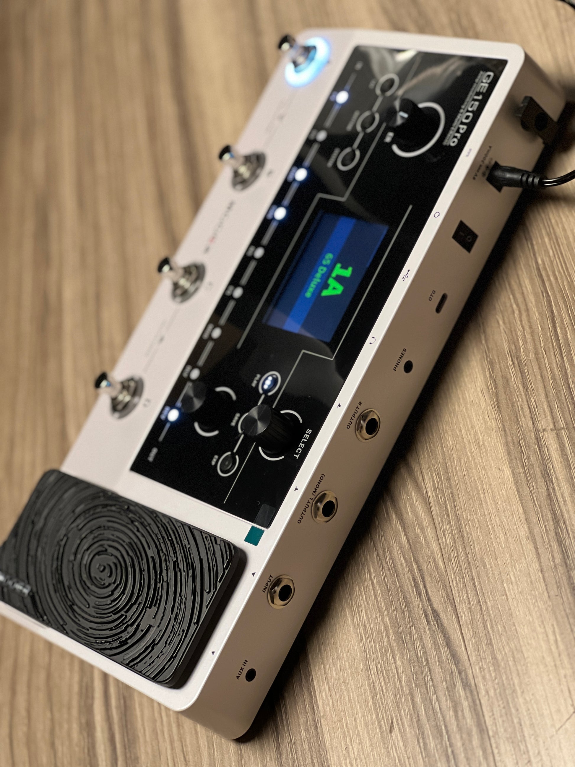 Mooer GE-150 Pro Guitar Multi-Effects Processor –