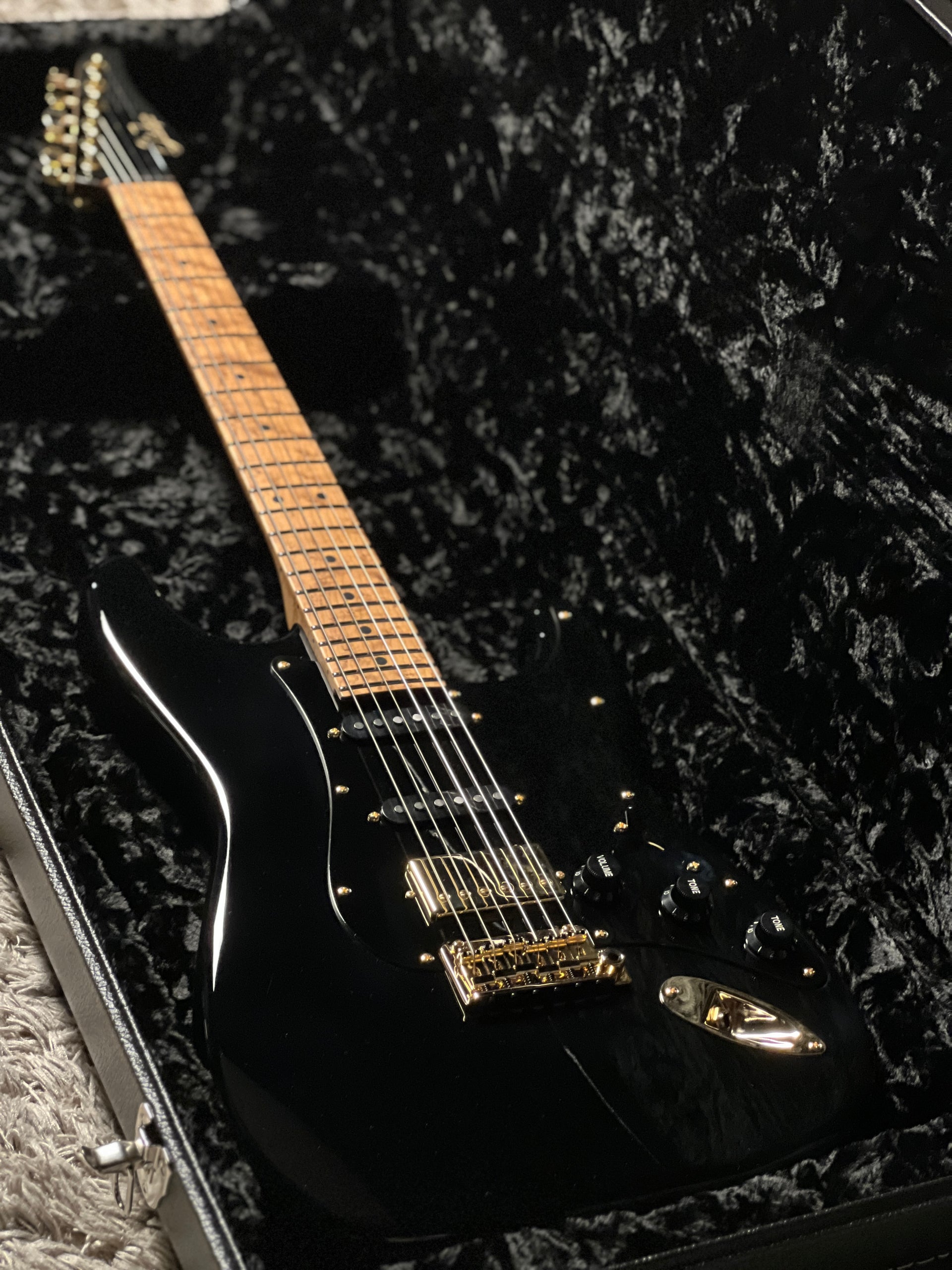 mateus asato gear SUHR Mateus Asato Classic S in Black Gloss 83034 – nafiriguitar.com