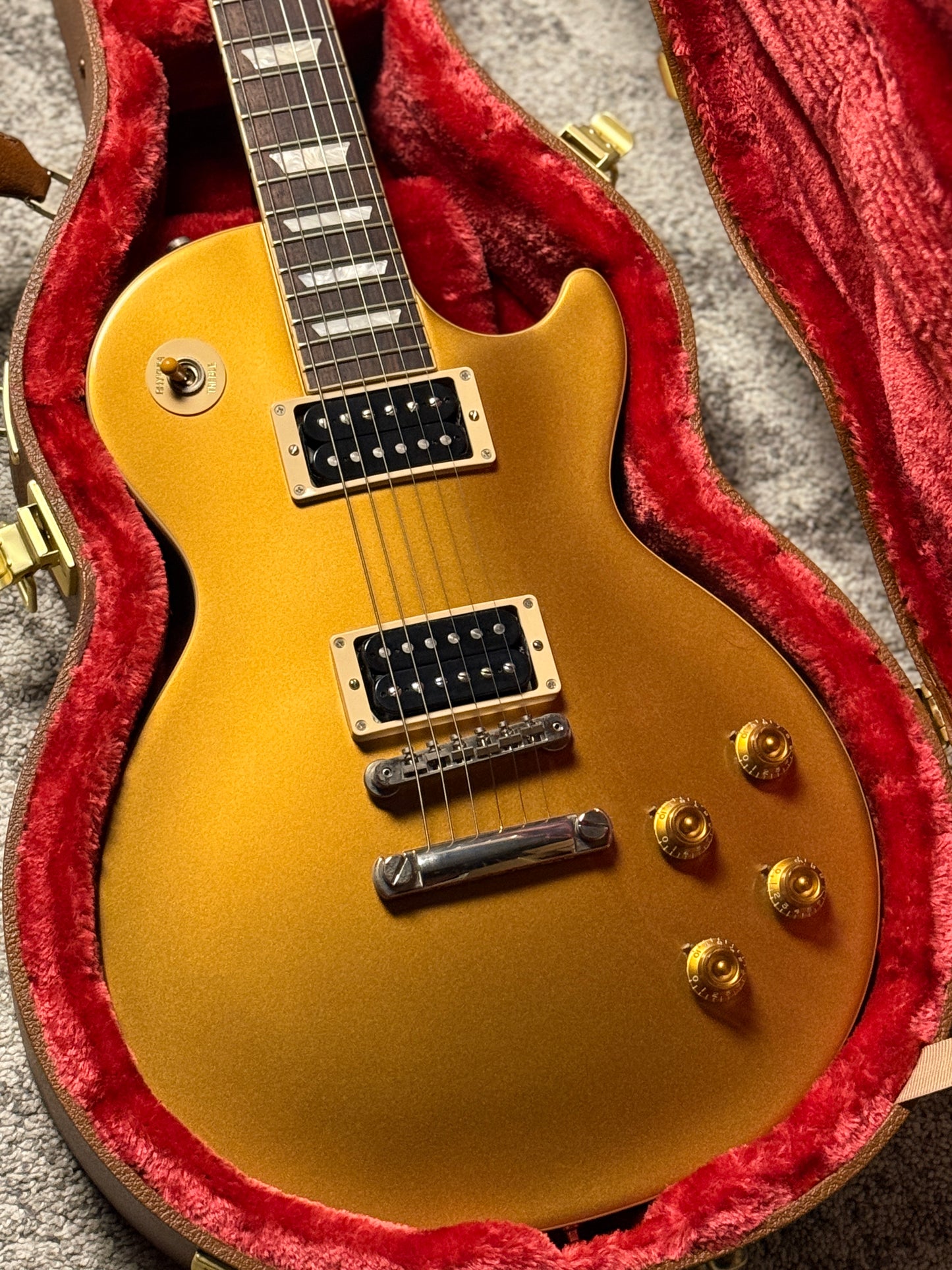 Gibson Slash "Victoria" Les Paul Standard Goldtop Dark Back with Case 225220066