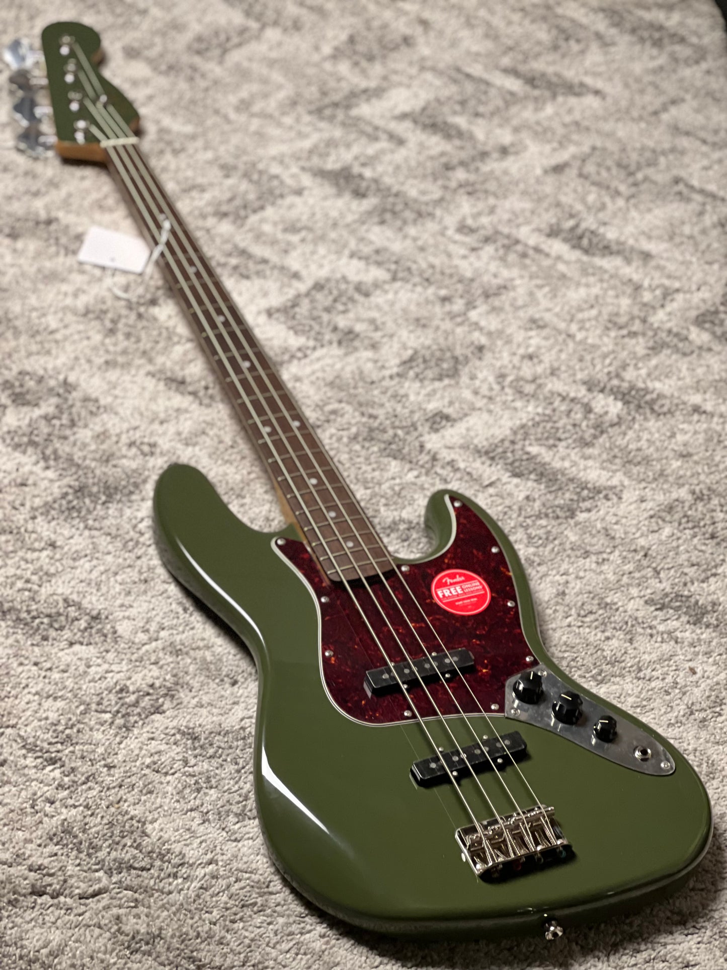 Squier FSR Classic Vibe 60s Jazz Bass with Laurel FB in Olive
