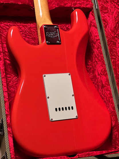 SQOE SEST1002 RD SSS Custom Shop Series in Fiesta Red Limited Edition with Hardshell Case