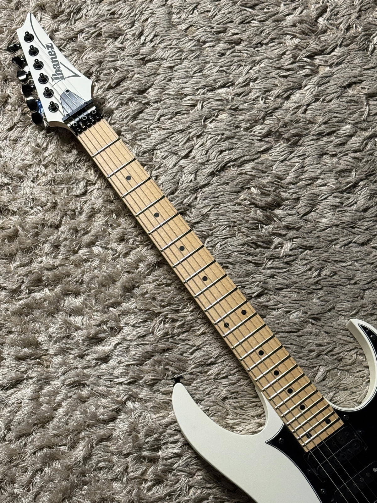Ibanez RG550-WNF in White Flat