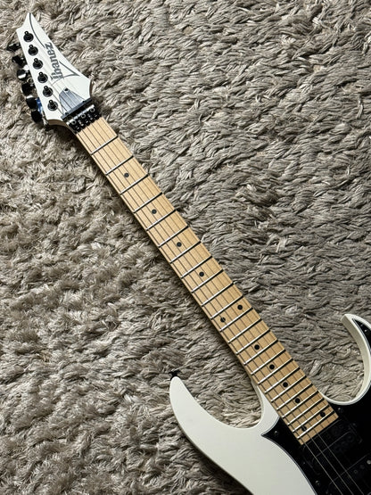 Ibanez RG550-WNF in White Flat