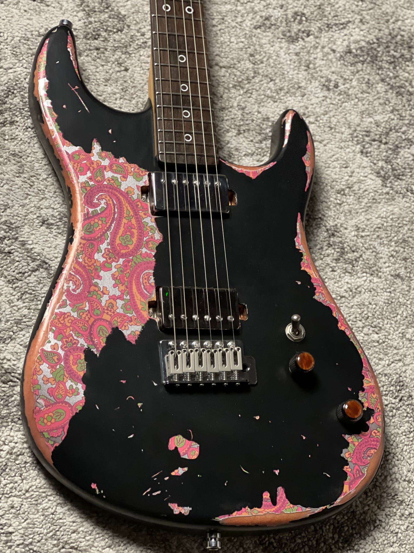 Dhatarattha Performance DST HH in Black Over Pink Paisley with RW FB Nitro Relic (Covered Pickups)