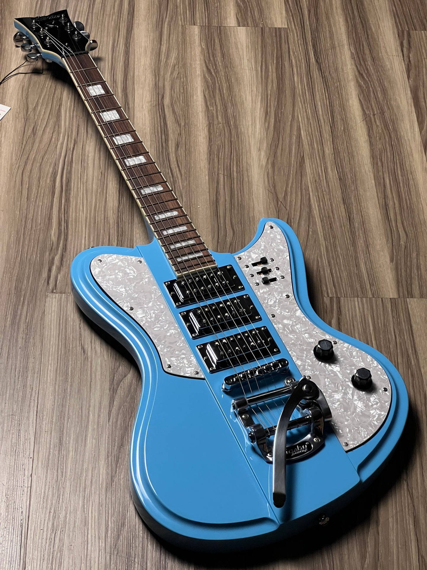 Schecter Ultra-III in Vintage Blue