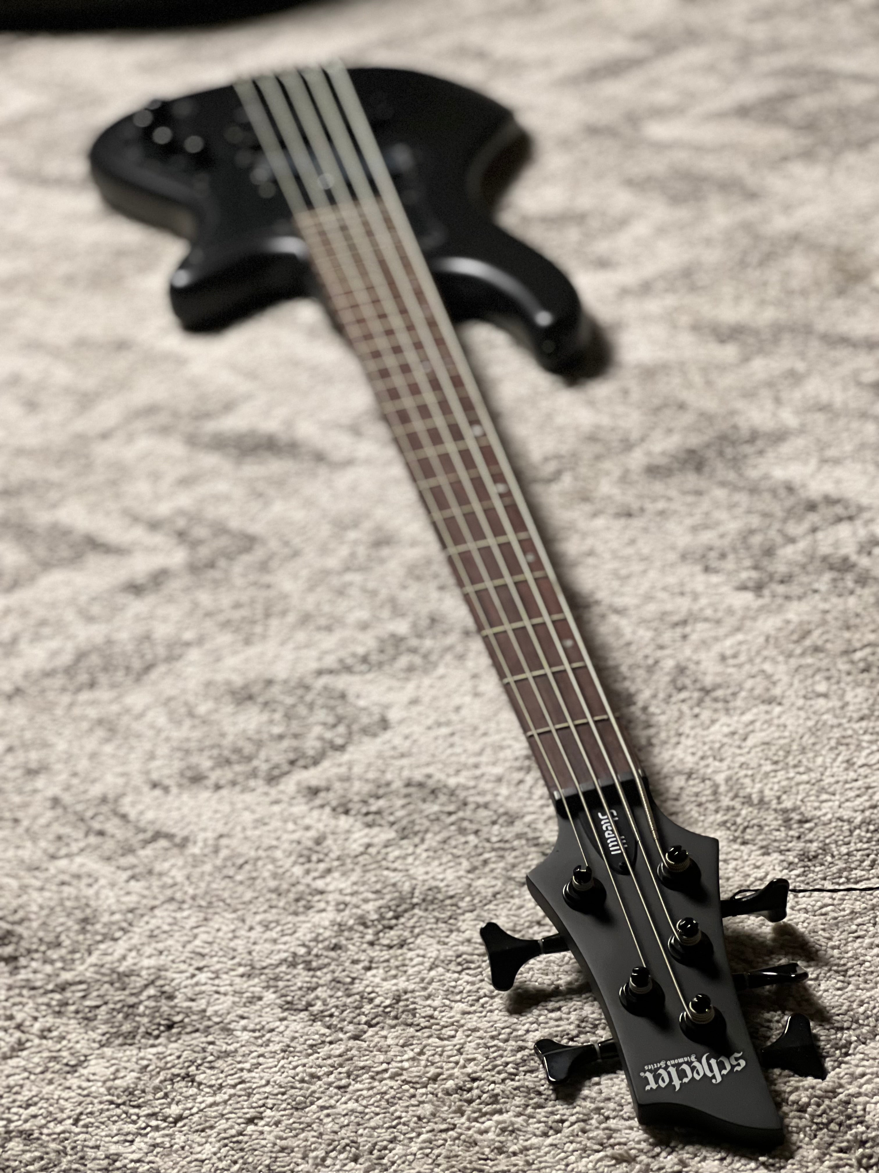 Schecter Stiletto Stealth-5 in Satin Black – nafiriguitar.com