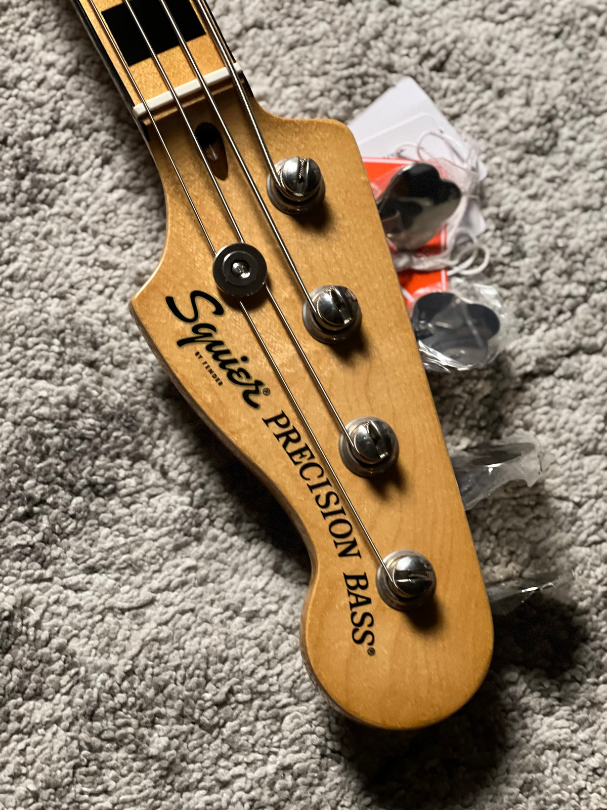 Squier FSR Classic Vibe 70s Precision Bass with Maple FB in Antigua Burst