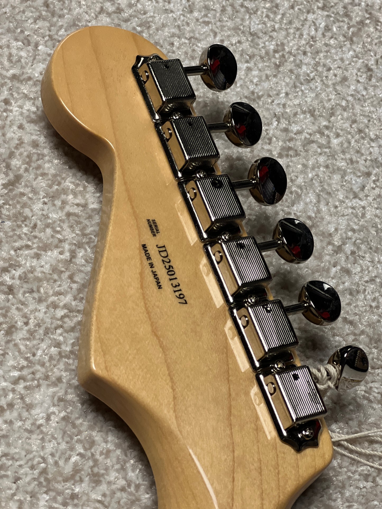 Fender Japan Traditional 2025 Collection 60s Stratocaster with RW FB in Stardust Pink JD25013197