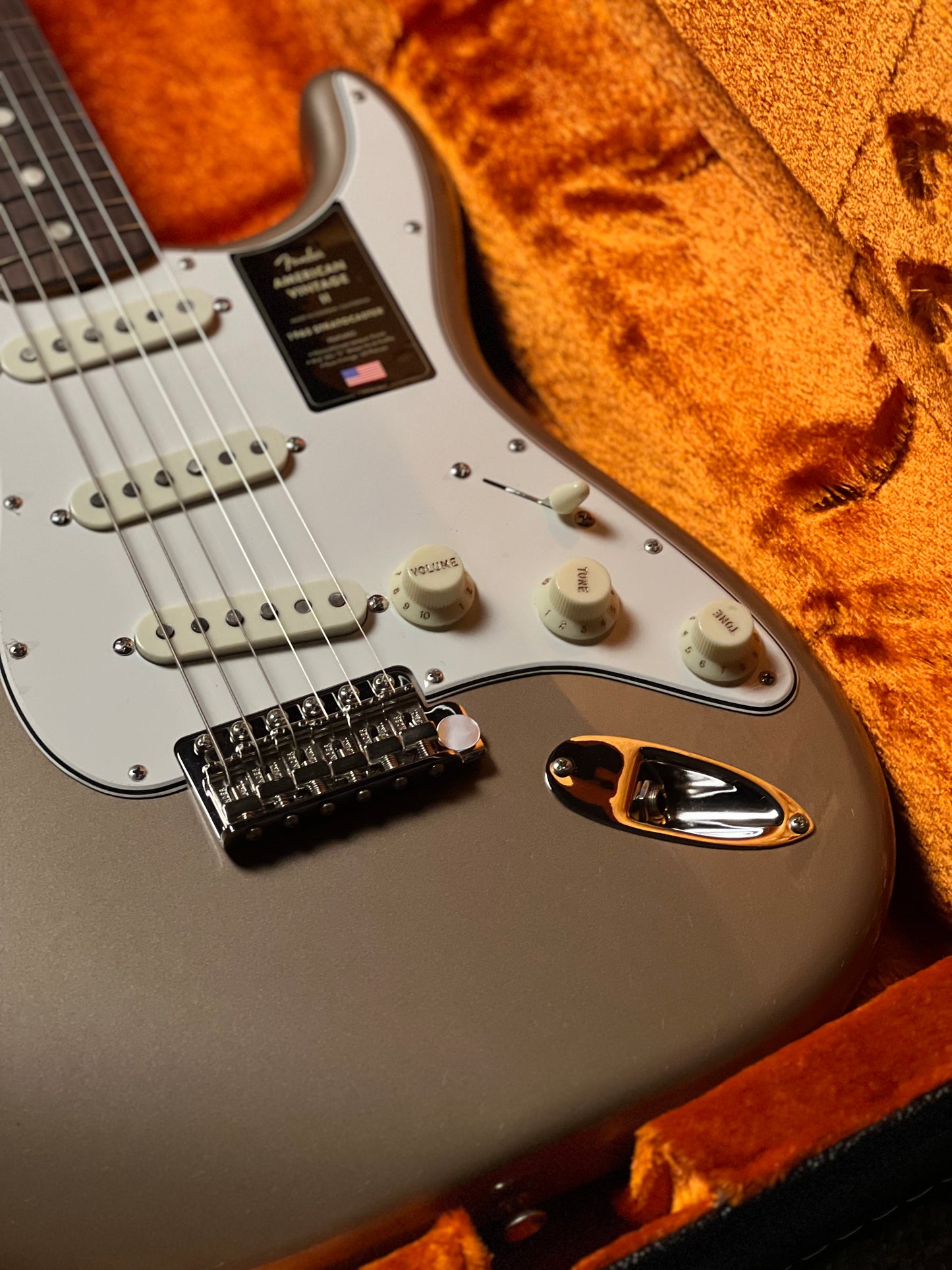 Fender American Vintage II 1965 Stratocaster with Round-Lam RW FB in Shoreline Gold
