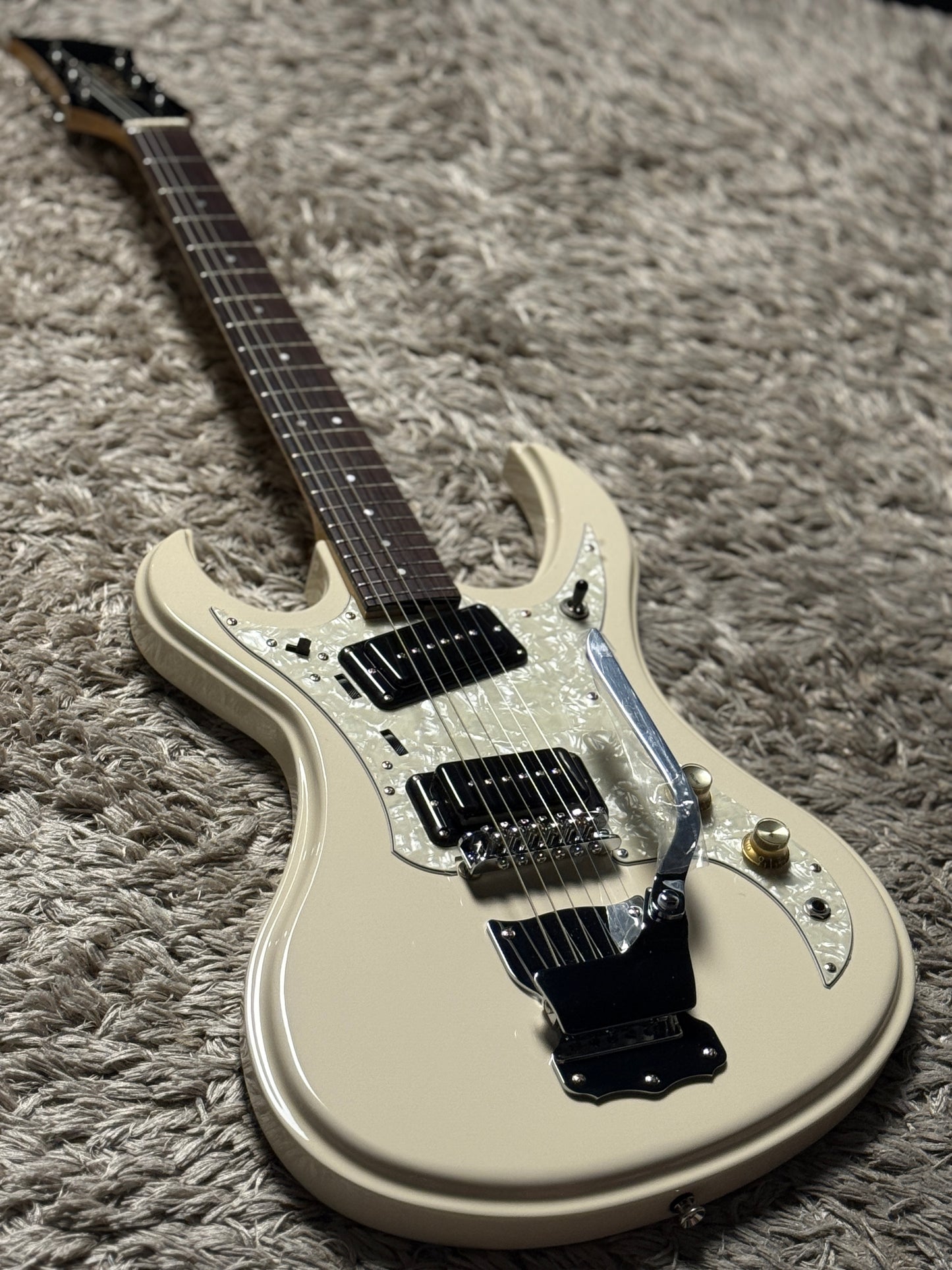 Tokai Hummingbird THB-200 50th Anniversary Reissue Limited Edition สี Vintage White