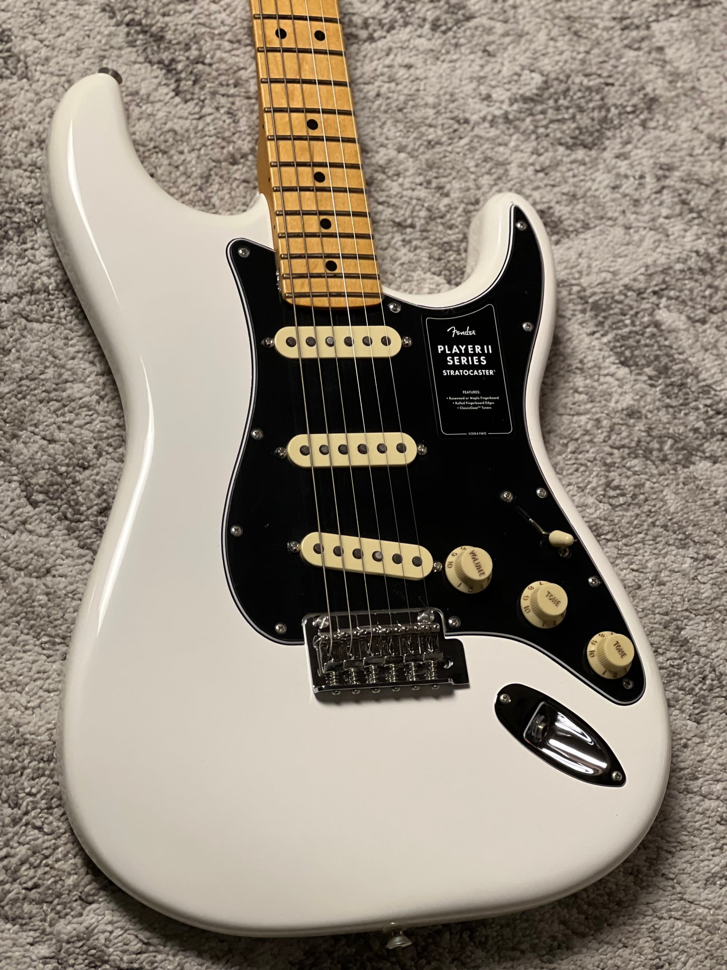 Fender Player II Stratocaster with Maple FB in Polar White MXS24033185